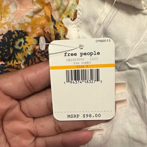 Elegant Floral Lace Chemise in Cream and Yellow - Picture 4 of 7